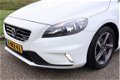 Volvo V40 - D2 R-Design Business | Verwarmbare voorruit | Panoramisch dak | Noodreservewiel - 1 - Thumbnail