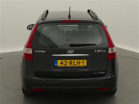 Hyundai i30 CW - 1.6i i-Motion / airco / lmv / zwart-metallic - 1