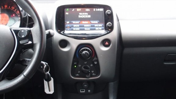 Toyota Aygo - 1.0 VVT-I 5-DRS X-PLAY CAMERA NL-AUTO - 1