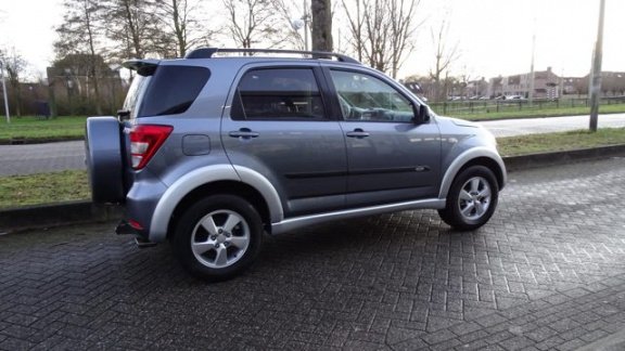 Daihatsu Terios - 1.5-16v Exclusive Airco trekhaak 4 wielaandrijving - 1