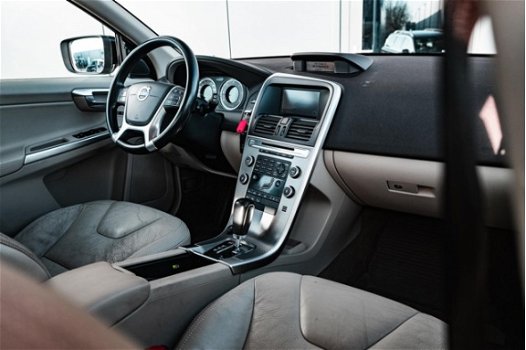 Volvo XC60 - 2.4 D5 AWD Momentum | Klimaat + Cruise control | Lichtmetalen velgen | Nette auto | - 1