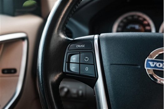 Volvo XC60 - 2.4 D5 AWD Momentum | Klimaat + Cruise control | Lichtmetalen velgen | Nette auto | - 1