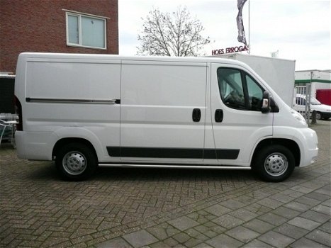 Peugeot Boxer - 2.2 HDI 96KW MULTICAB Kleine kras deuk - 1