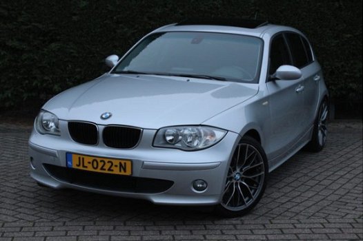 BMW 1-serie - 116i Executive | 18'' Velgen | Navigatie | Schuif/kantel dak | Nieuwe apk - 1