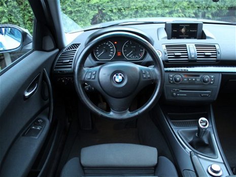 BMW 1-serie - 116i Executive | 18'' Velgen | Navigatie | Schuif/kantel dak | Nieuwe apk - 1