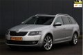 Skoda Octavia Combi - 2.0 TDI Greentech Ambition Panorama/Leer/Xenon/Parkeer sensoren v, a/Navigatie - 1 - Thumbnail