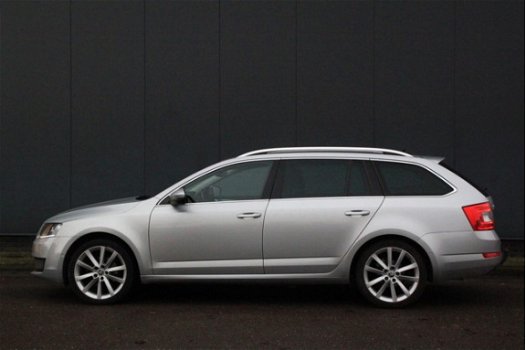 Skoda Octavia Combi - 2.0 TDI Greentech Ambition Panorama/Leer/Xenon/Parkeer sensoren v, a/Navigatie - 1