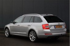 Skoda Octavia Combi - 2.0 TDI Greentech Ambition Panorama/Leer/Xenon/Parkeer sensoren v, a/Navigatie