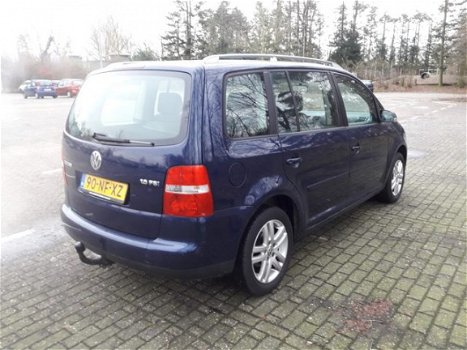 Volkswagen Touran - 1.6-16V FSI - 1