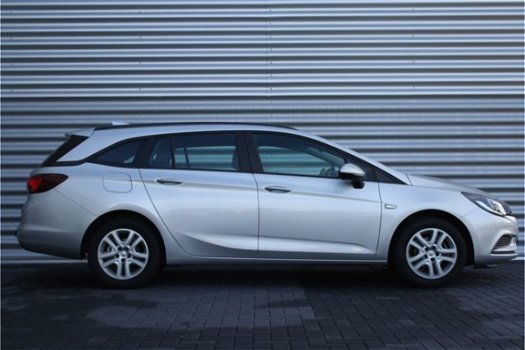 Opel Astra Sports Tourer - 1.0 TURBO 105PK ONLINE EDITION / NAVI / AIRCO / LED / PDC / TREKHAAK / BL - 1