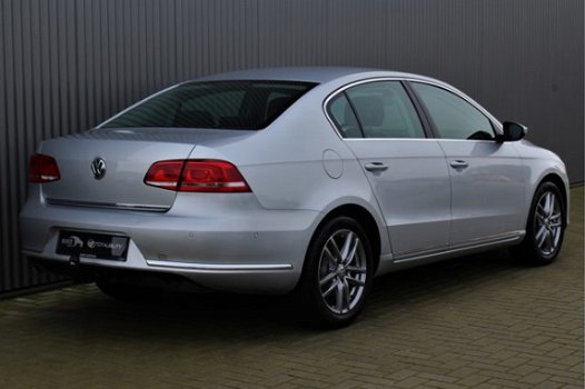 Volkswagen Passat - 1.6 TDI Comfortline Executive Edition 87000KM NAVI PDC 17