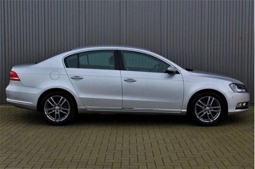 Volkswagen Passat - 1.6 TDI Comfortline Executive Edition 87000KM NAVI PDC 17