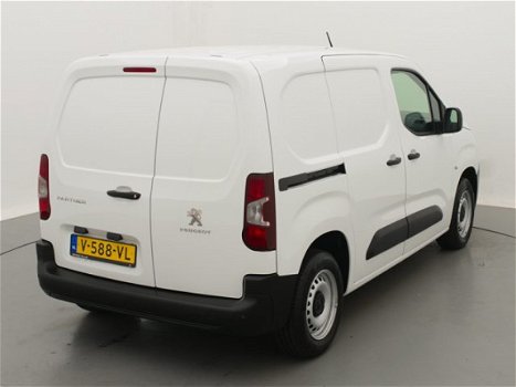 Peugeot Partner - 1.6 BlueHdi 100pk Premium 3-zits | Navigatie | Airco | Parkeersensoren | Cruise Co - 1