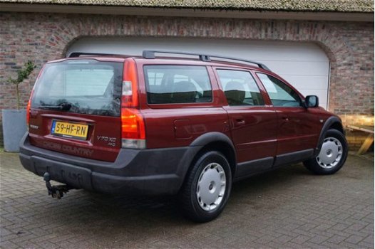 Volvo XC70 - 2.4 T Comfort Line+YOUNGTIMER+NW RIEMEN+NL AUTO - 1