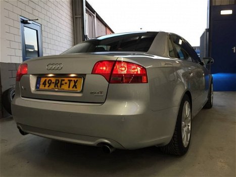 Audi A4 - 2.0 T FSI Quattro Pro Line - 1