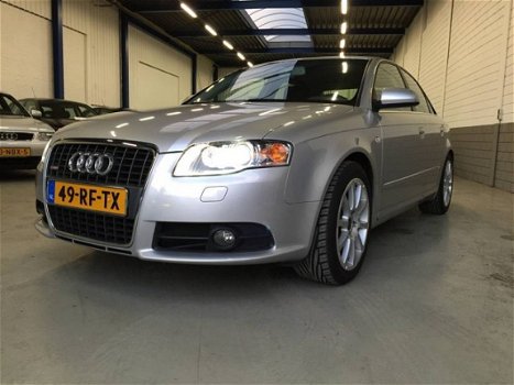 Audi A4 - 2.0 T FSI Quattro Pro Line - 1