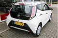 Toyota Aygo - 1.0 VVT-i x-now 5 deurs/airco/ - 1 - Thumbnail