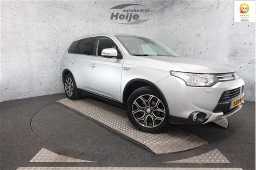 Mitsubishi Outlander - 2.0 PHEV Executive Edition X-Line | Navigatie | Climate Control | Achteruitri - 1