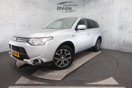 Mitsubishi Outlander - 2.0 PHEV Executive Edition X-Line | Navigatie | Climate Control | Achteruitri - 1