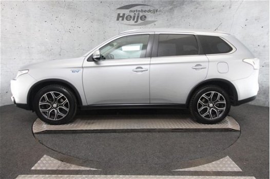 Mitsubishi Outlander - 2.0 PHEV Executive Edition X-Line | Navigatie | Climate Control | Achteruitri - 1