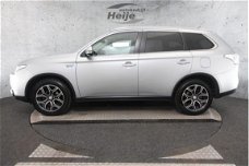 Mitsubishi Outlander - 2.0 PHEV Executive Edition X-Line | Navigatie | Climate Control | Achteruitri