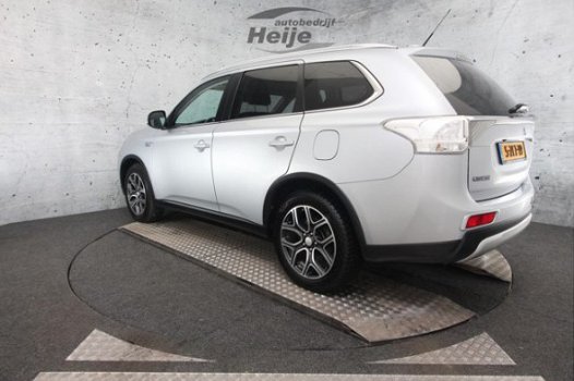 Mitsubishi Outlander - 2.0 PHEV Executive Edition X-Line | Navigatie | Climate Control | Achteruitri - 1