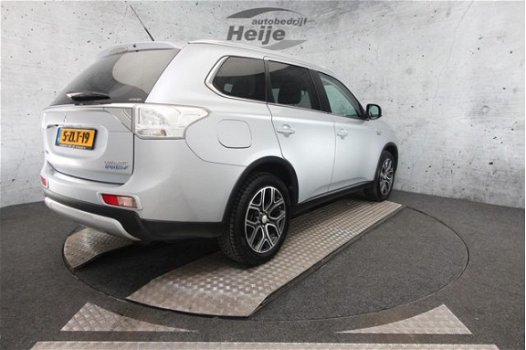 Mitsubishi Outlander - 2.0 PHEV Executive Edition X-Line | Navigatie | Climate Control | Achteruitri - 1