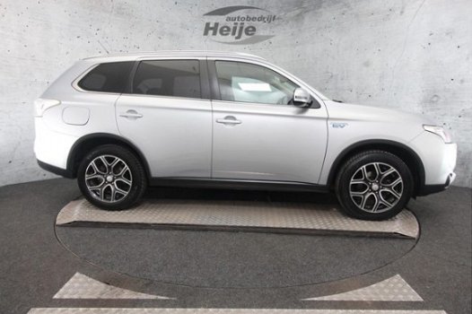 Mitsubishi Outlander - 2.0 PHEV Executive Edition X-Line | Navigatie | Climate Control | Achteruitri - 1