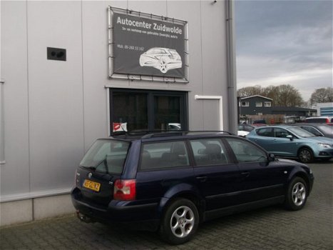 Volkswagen Passat Variant - 2.0 Trendline airco cruise lmv nap nw apk 02-2021 - 1