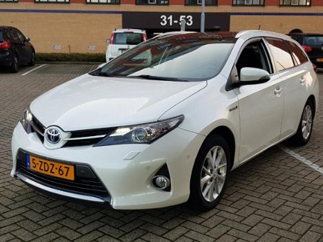 Toyota Auris Touring Sports - 1.8 Hybrid + XENON / PARKEER AUTOM. / PANORAMADAK / NAVI - 1