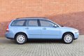 Volvo V50 - 2.4 Elite | Trekhaak | Dealeronderhouden | Youngtimer | 5 Cil. | Nieuwstaat | - 1 - Thumbnail