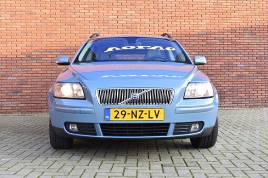 Volvo V50 - 2.4 Elite | Trekhaak | Dealeronderhouden | Youngtimer | 5 Cil. | Nieuwstaat | - 1