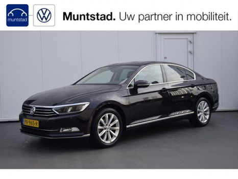 Volkswagen Passat - 1.6 TDI 120PK Highline | Navigatie | Parkeersensoren | Climatronic | LED | 17