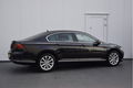 Volkswagen Passat - 1.6 TDI 120PK Highline | Navigatie | Parkeersensoren | Climatronic | LED | 17