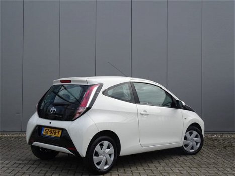 Toyota Aygo - 1.0 VVT-i X-Nav 3-deurs | Airco | Navigatie | Parkeercamera | Bluetooth - 1