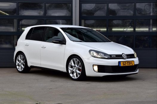 Volkswagen Golf - 2.0 GTD * LEER * NAVIGATIE * AUTOMAAT * LED XENON - 1