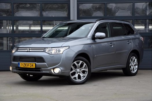 Mitsubishi Outlander - 2.0 PHEV Executive Edition * ROCKFORD AUDIO * CAMERA * NAVIGATIE * TREKHAAK - 1