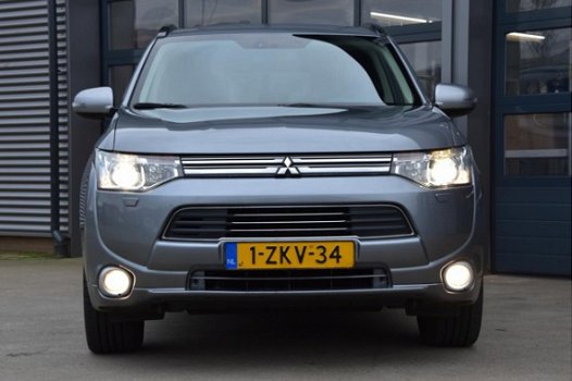 Mitsubishi Outlander - 2.0 PHEV Executive Edition * ROCKFORD AUDIO * CAMERA * NAVIGATIE * TREKHAAK - 1