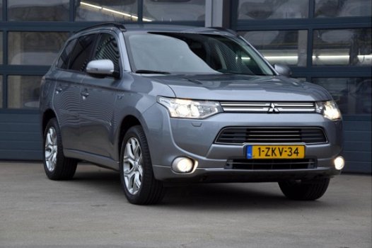 Mitsubishi Outlander - 2.0 PHEV Executive Edition * ROCKFORD AUDIO * CAMERA * NAVIGATIE * TREKHAAK - 1