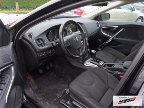 Volvo V40 - 1.6 D2 2014 5-Deurs Zwart Schade - 1