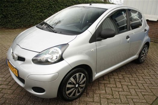 Toyota Aygo - 1.0 12V 68PK 5-DEURS NIEUWE APK - 1