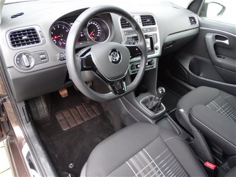 Volkswagen Polo - 5-Drs Facelift 16Dkm Airco/Climate Stoelverw Parkeersensoren 15