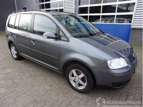 Volkswagen Touran - 1.6-16V FSI - 1