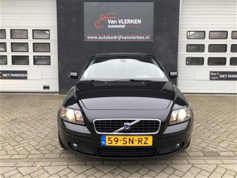 Volvo S40 - 1.8 Momentum / NAVI / LEER / PDC Achter - 1