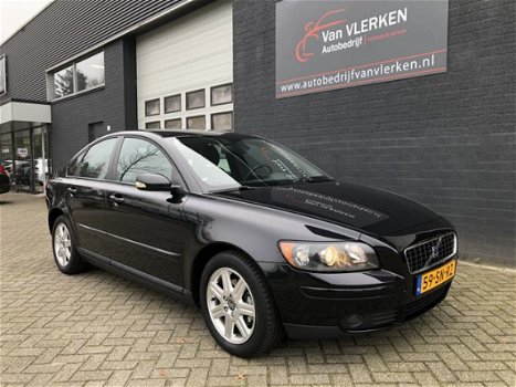 Volvo S40 - 1.8 Momentum / NAVI / LEER / PDC Achter - 1