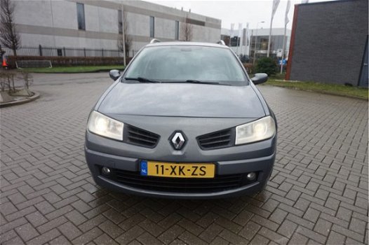 Renault Mégane Grand Tour - 1.6-16V Business Line , AIRCO, CRUISE CONTROLE, SPLINTERNIEUWE KOPPELING - 1