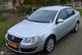 Volkswagen Passat - 1.6 FSI Comfortline NAP / Zeer frisse auto - 1 - Thumbnail