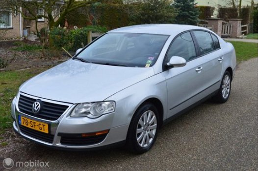 Volkswagen Passat - 1.6 FSI Comfortline NAP / Zeer frisse auto - 1