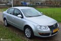 Volkswagen Passat - 1.6 FSI Comfortline NAP / Zeer frisse auto - 1 - Thumbnail