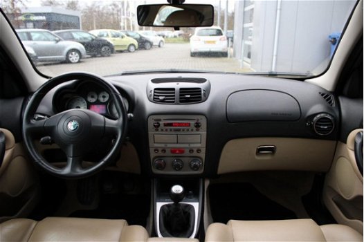 Alfa Romeo 147 - 1.9 JTD Distinctive 150pk 5 drs Airco/Cruise/Leder/Elek.Pakket/LMVelgen/Trekhaak/AP - 1